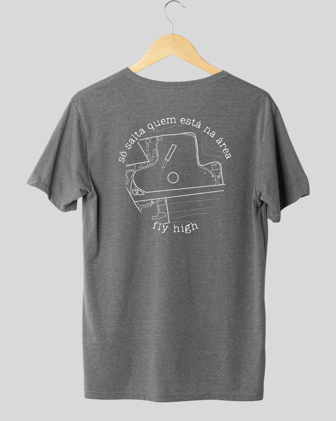 Camiseta Só salta que está na área