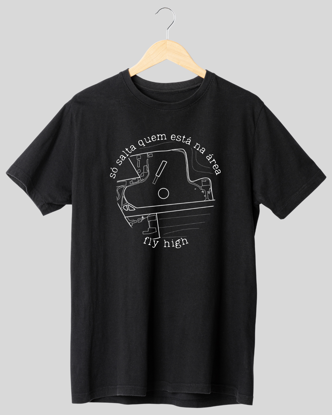 Camiseta Só salta que está na área