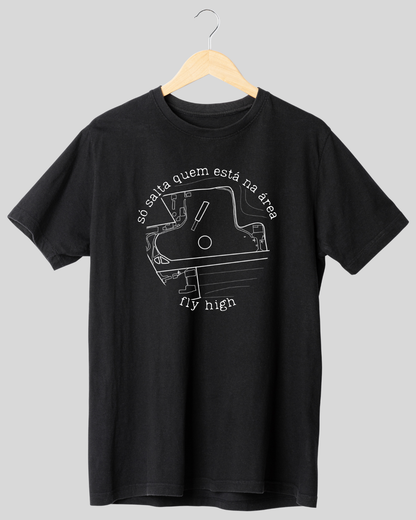 Camiseta Só salta que está na área